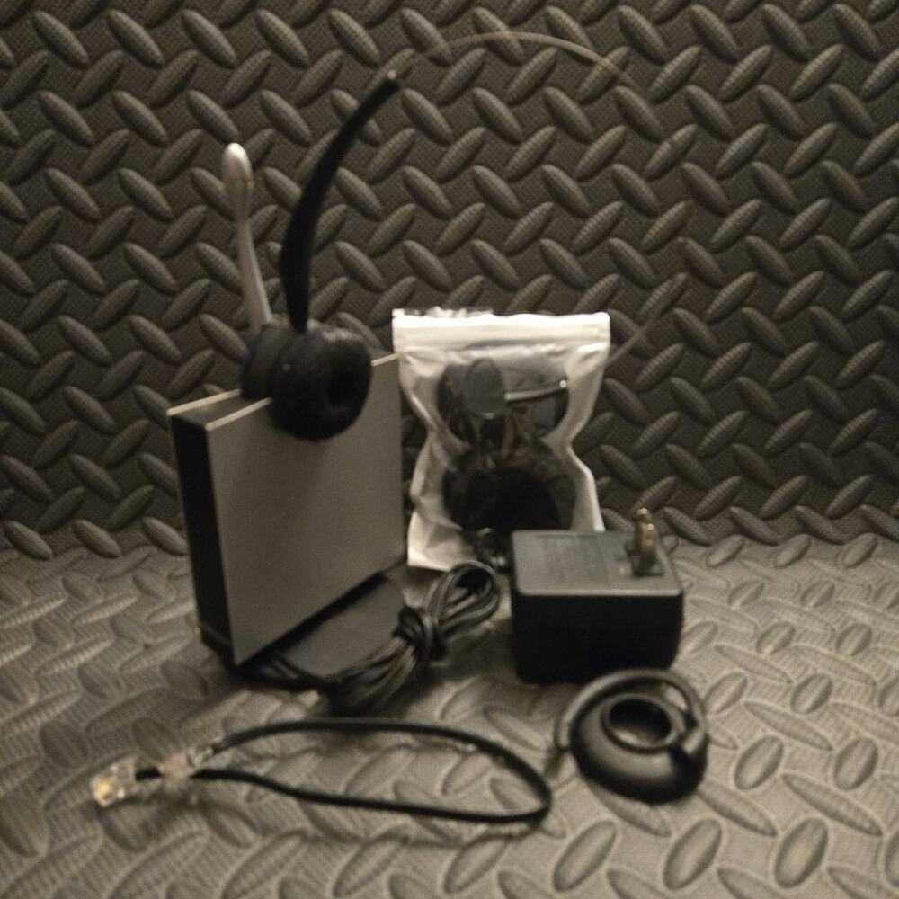 GN Netcom Wireless Office Headset with Base & AC Adapter Extra Ear Pads